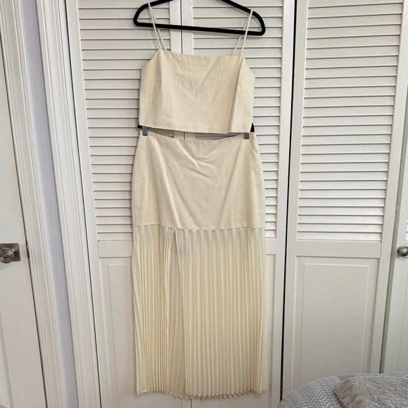 Women's Cream High-Slit Pleated Maxi Skirt and Matching Cropped Shirt - Picture 7 of 8